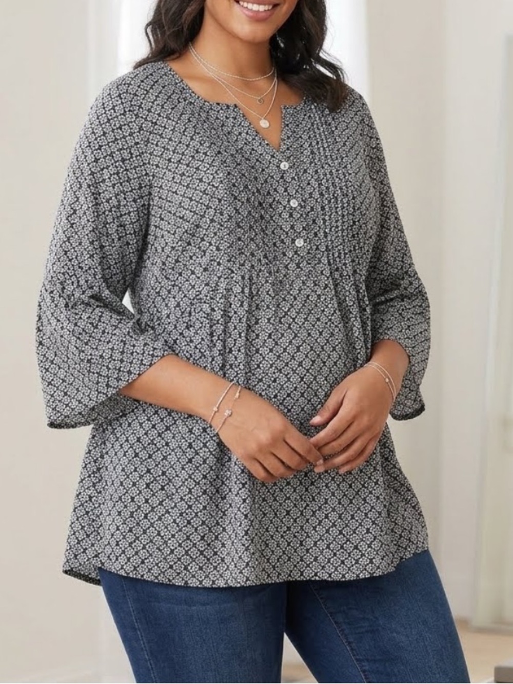 A Pea in the Pod Maternity Henley Baydoll Blouse Large Navy/White Floral Peasant